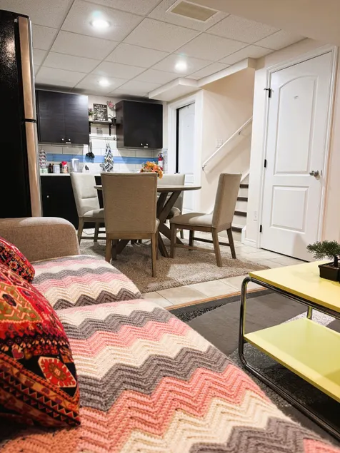 Entire suite Queen BRM Big Window Prvt Entry Patio - Image 1