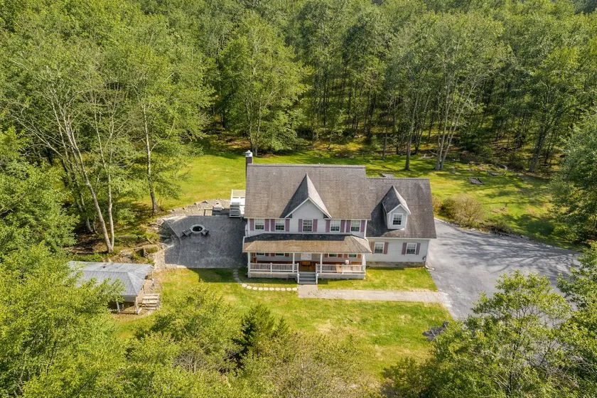 Private 5-Bed Country Estate on 22 Acres - Image 1