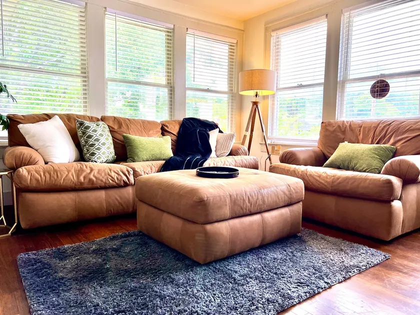 Charming 1920s getaway, Walkable to all. Enjoy! - Image 1