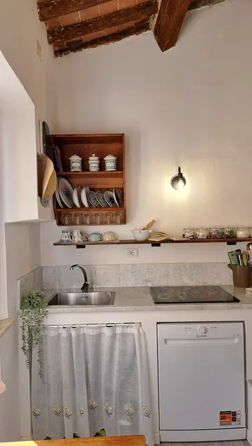 Romantic apartment near the sea and the port - Image 1