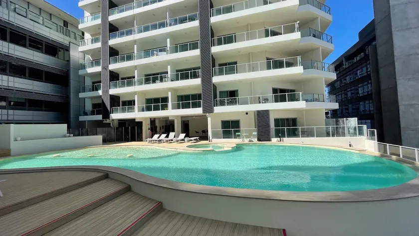 Modern unit, Pool, Gym & CBD location - Image 1