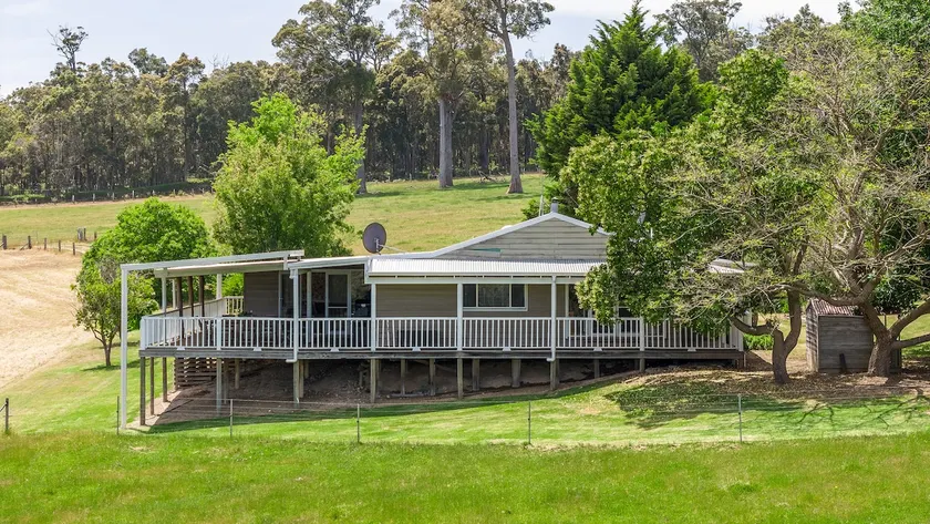 Private Farmhouse | Fireplace, Views & Wildlife - Image 1
