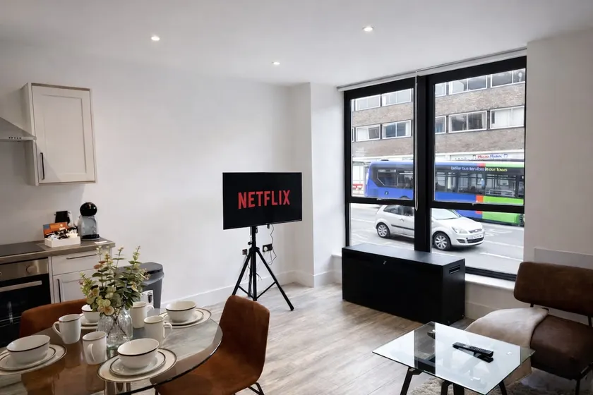 Central Flat with Free Secure Parking - Image 1