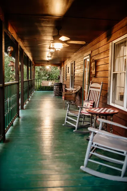 Bridgeview Bend-firepit, front porch, updated! - Image 1