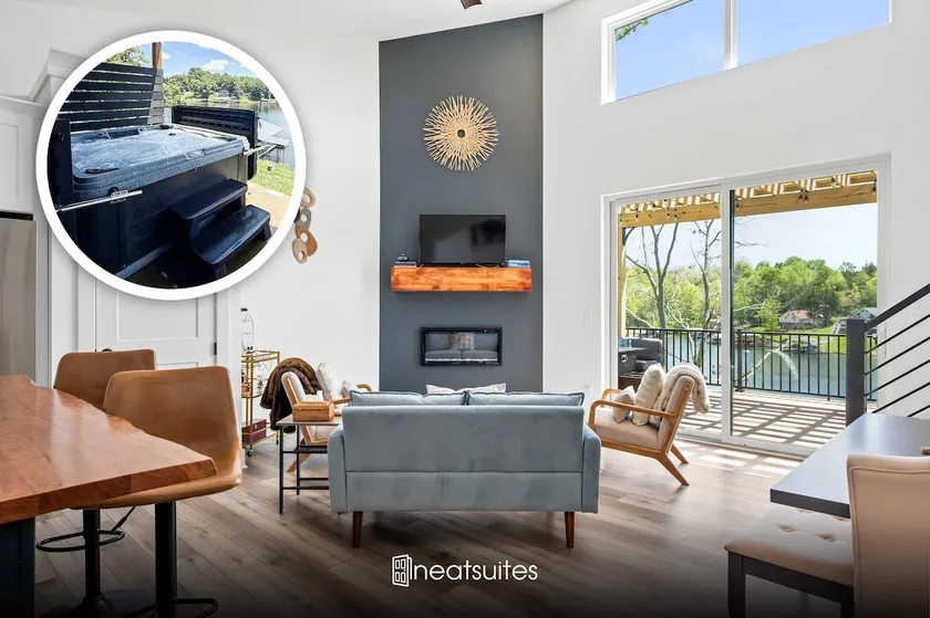 Lakeside, Hot Tub, 6.5 miles to Ark, 4BR for 14 - Image 1