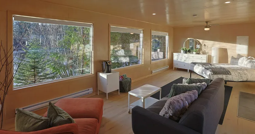 River's Edge Retreat | Jade Glamping Cabin - Image 1