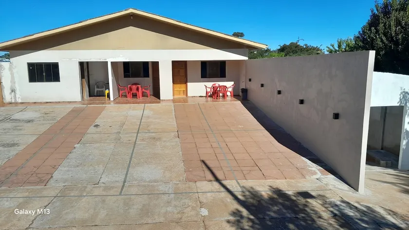 Residence with 2 en-suites - Image 1
