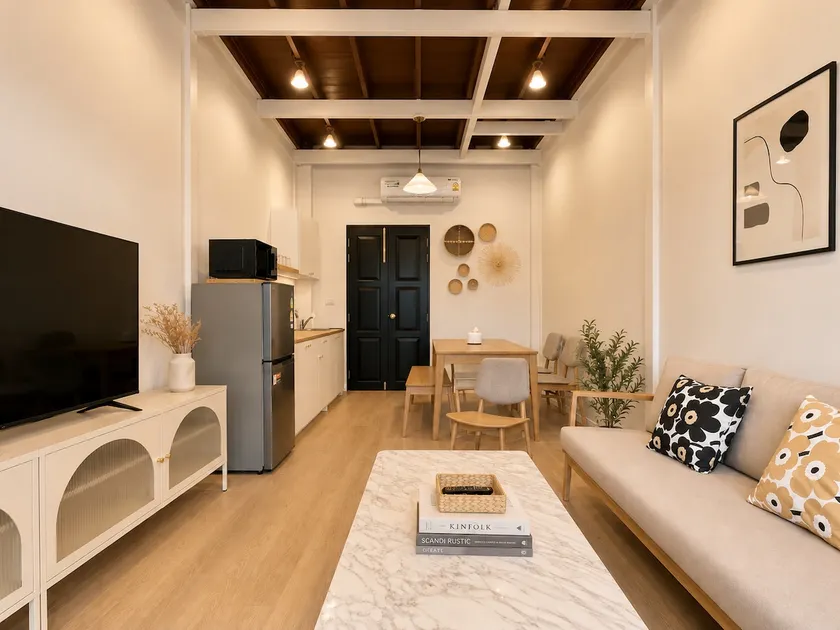 Chinatown/MRT/Entire house/2 bedrooms - Image 1