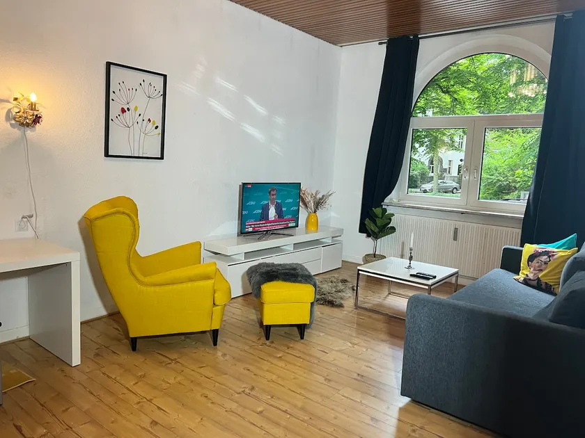 Casa Luna 6 min to main station, ground floor apartment, old building - Image 1