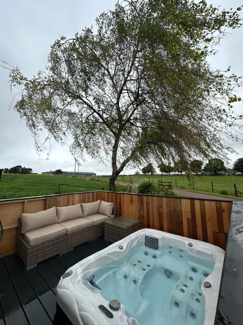 Kilns Chalet with Hot Tub - Image 1