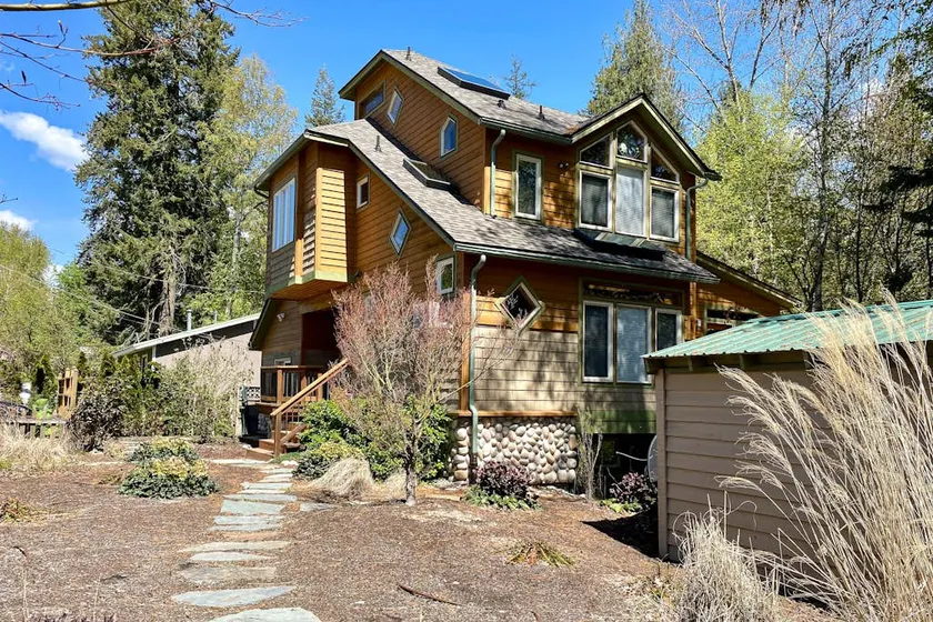 3BR Lakefront home w/hot tub, dock, deck, BBQ - Image 1