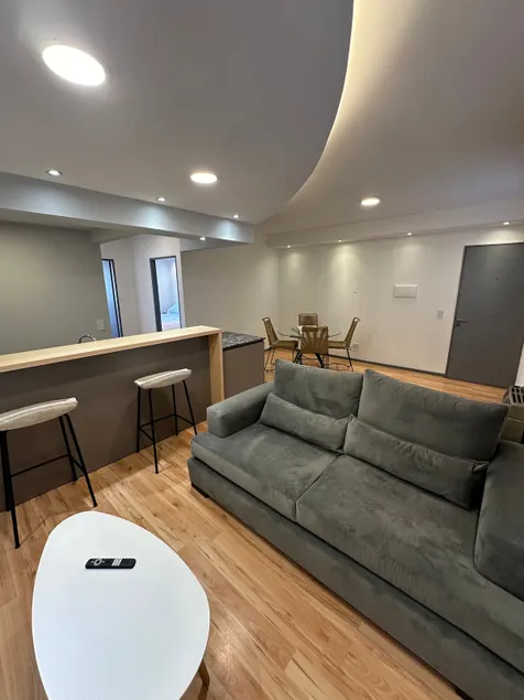 Central, comfortable and with parking! - Image 1