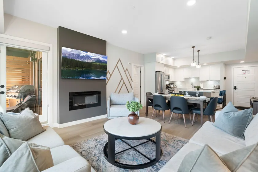 Main Floor Gem! Heated Pool, Hot Tub & Extras! - Image 1