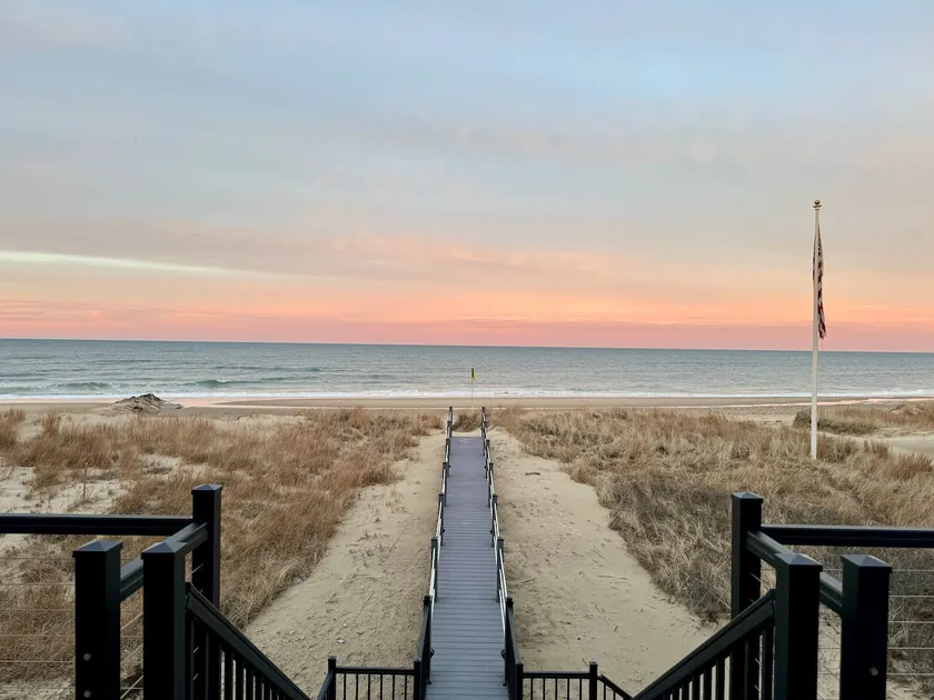 All new construction- private beach! - Image 1