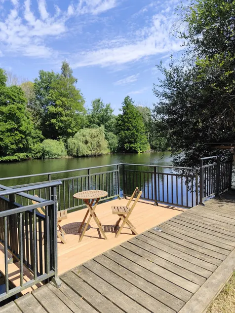 Old cabin on the banks of the Loir - Image 1