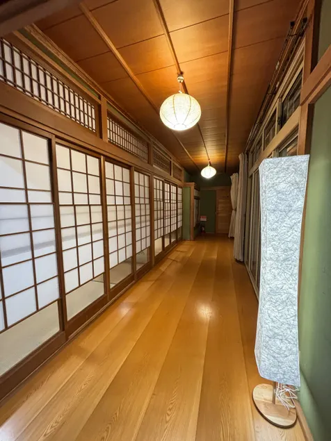 A large house with a beautifui Japanese-style room - Image 1