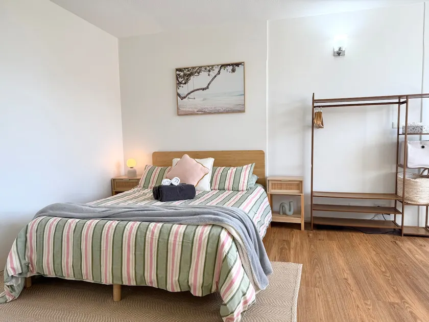 Bondi Studio with Rooftop Pool & Beach Views - Image 1