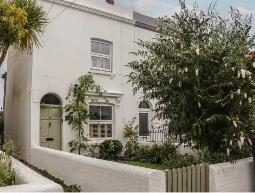 Beach Cottage ‘The Officers Mess’ - Image 1