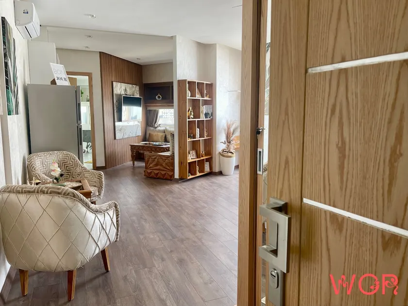 WOR's Flamingo Airbnb - Image 1