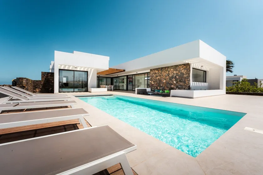 Casa Horizon designer Villa w/ Heated Pool & Views - Image 1