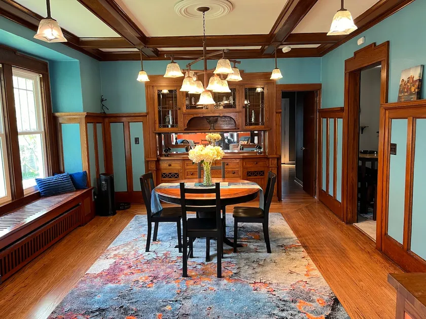 CRAFTSMAN's MAIN FLOOR 2 bd rm- chef's kit- deck - Image 1