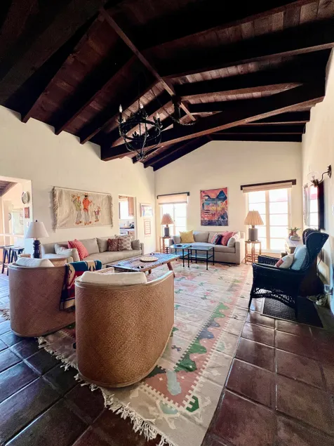 Calm & Secluded Old-Hollywood Beachfront Home - Image 1