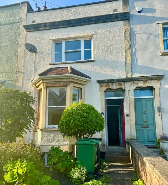 Just off Gloucester Rd, small modern studio - Image 1