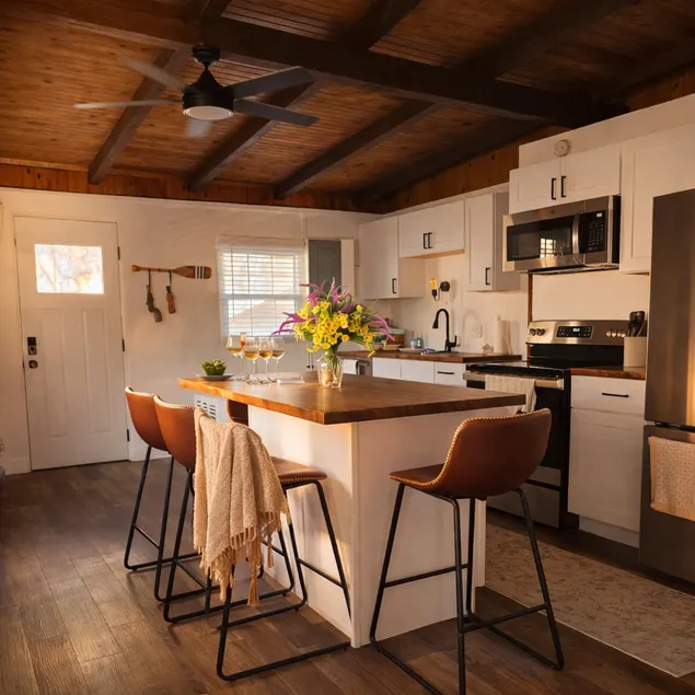 Granary House – Lakefront Bliss on Sunrise Beach - Image 1