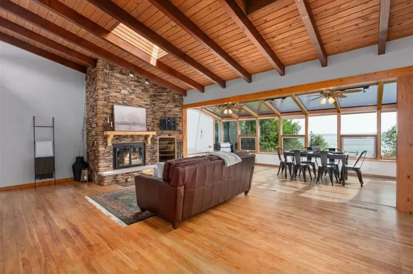 Spacious House on Lake Altoona — incredible views - Image 1