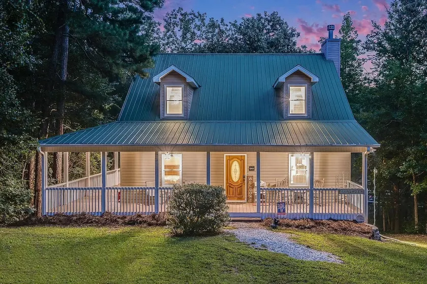 Lakefront Hartwell Home | Private Dock + Sleeps 15 - Image 1