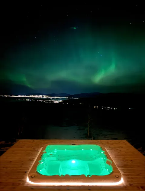 Mountain Cabin in Romsdalen with Views & Hot Tub - Image 1