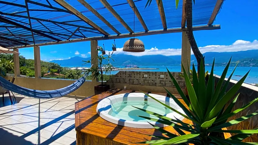 House with an ocean view - Image 1