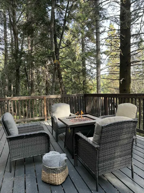 Modern Pet-Friendly Treehouse • Fire Pit & BBQ - Image 1