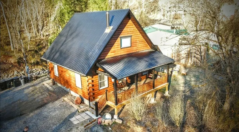 Rosie's Cabin - Image 1