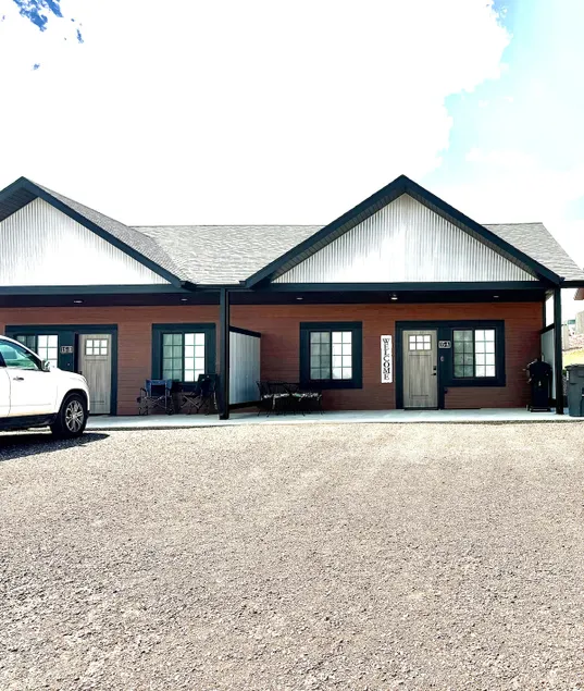 Stylish, Black Hills Gateway 2 - Image 1