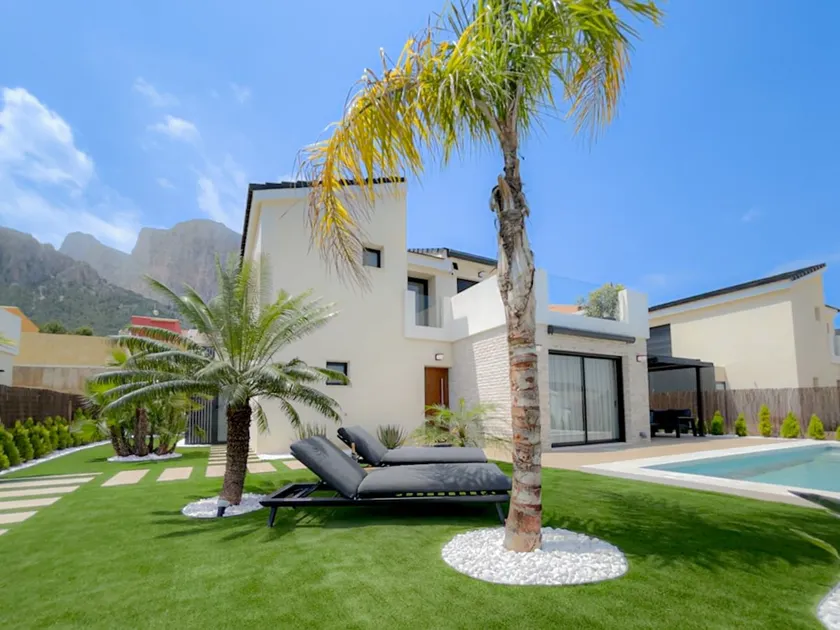 Sunrise Vila in Polop - Image 1