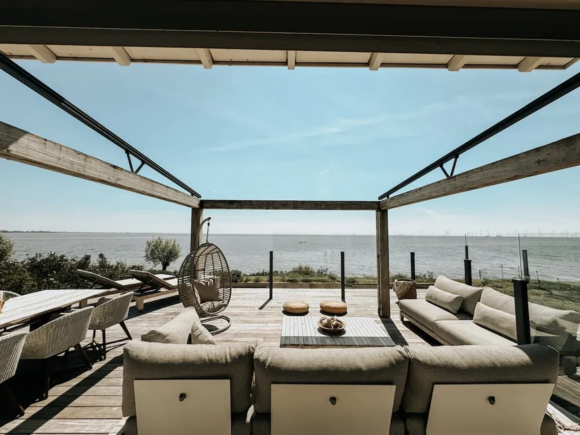 Dike villa with infinity view - Image 1