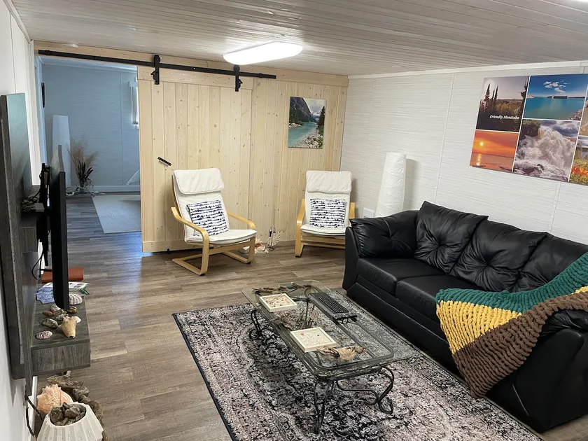Comfortable cozy 2 bedroom basement apartment - Image 1