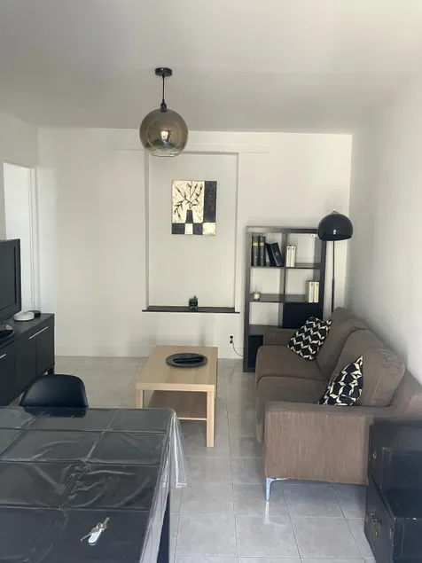 Charming 2-bedroom duplex apartment near the station and city center - Image 1