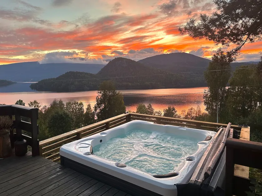 Breathtaking view, with jacuzzi, near the water - Image 1