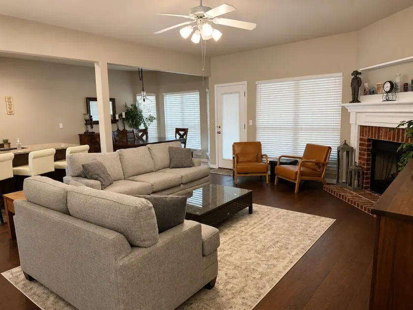 Jenks Oasis-5BR Near Tulsa and Premium Outlets - Image 1