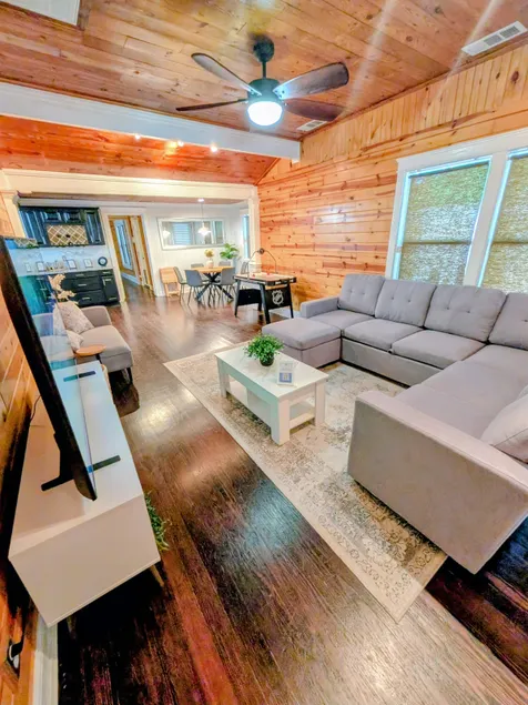 Modern Cabin Style Home 1 Blk To Downtown McKinney - Image 1