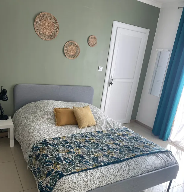 Small independent studio with bathroom + private garden - Image 1