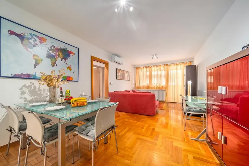 Cityscape Comfort Apartment With Garage - Happy Rentals - Image 1