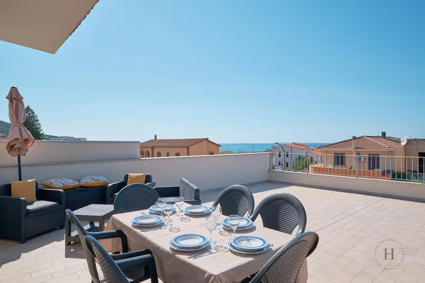 Penthouse with sea view in Lu Bagnu - Image 1
