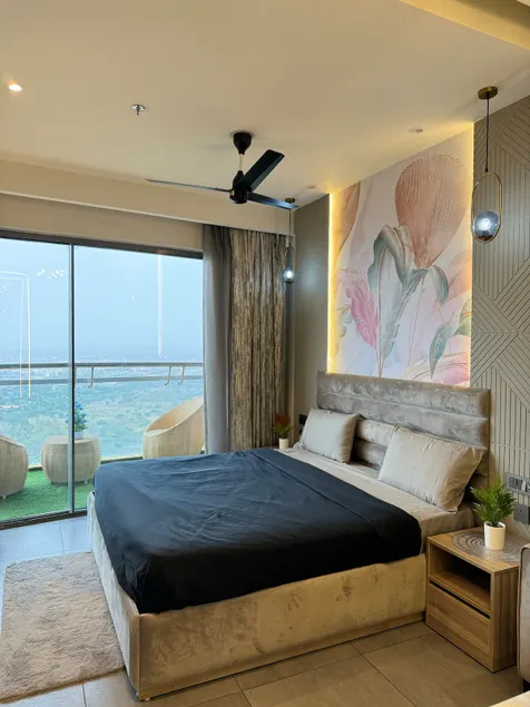 The Blush by DiMerro |40th Floor City & River View - Image 1