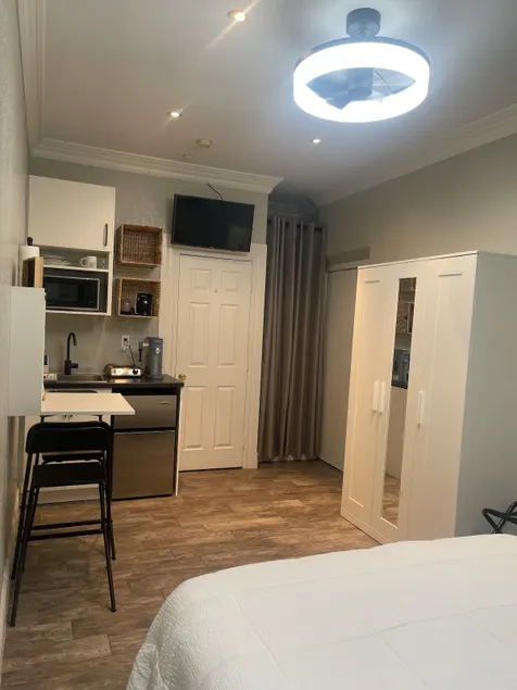 Ana’s private comfortable studio - Image 1