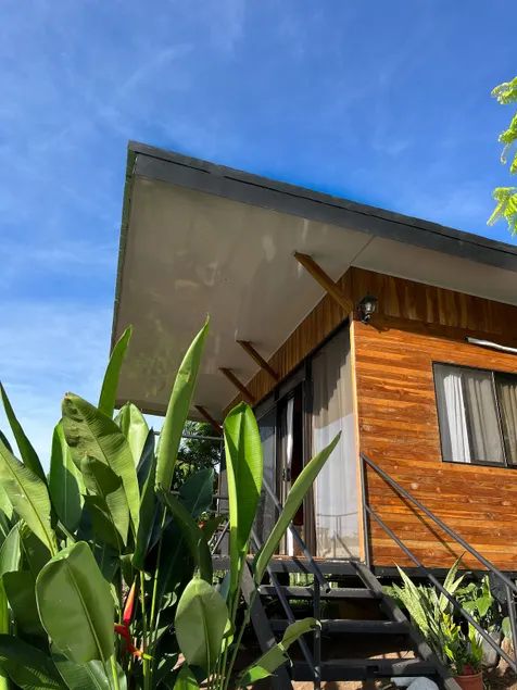 Cozy cabin near Manuel Antonio - Image 1