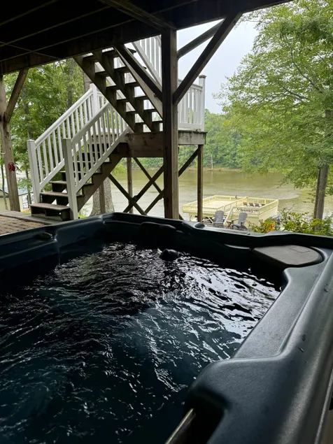 Hyco Hills Hideaway,close to VIR,fast WiFi,HOT TUB - Image 1