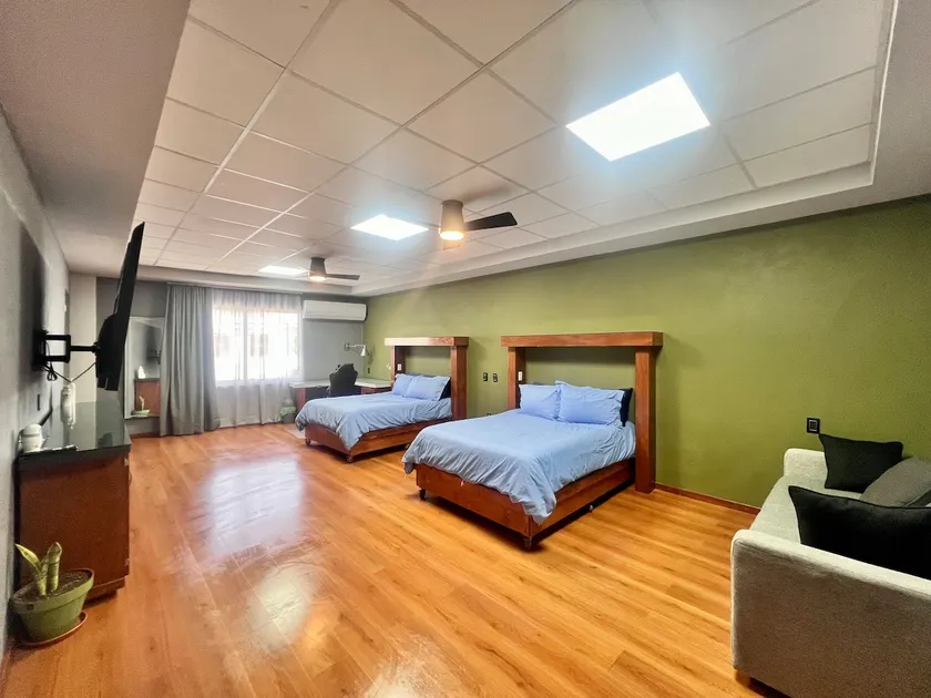 Apartment | Garage | 85” TV | Flexible Policy - Image 1